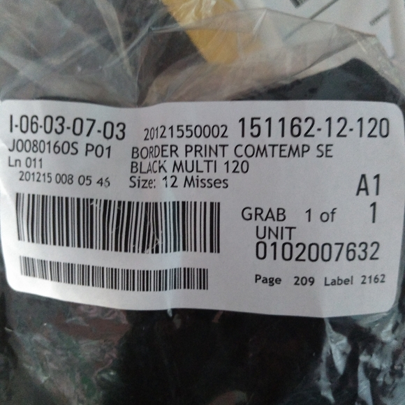 Women's Border Print Pants Set - Picture 9 of 10